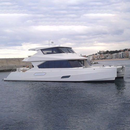 机动双体游艇 - 3000 - 2500 VIP CAT WHITELINE - ARESA SHIPYARD - 巡游 / 飞桥 / 舵手室