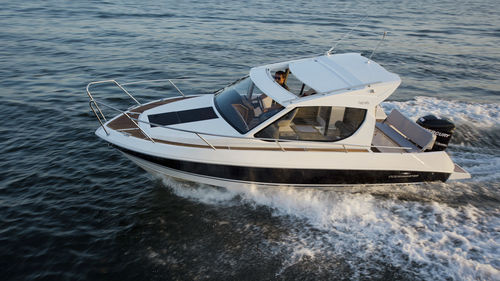 舷外舱房游艇 - 760 HTS  - Admiral Boats S.A. - 硬顶 / 封闭式驾驶舱 / 最多容纳 8 人