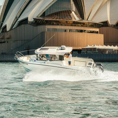 舷外休闲钓鱼船 - 800 PILOTHOUSE - Parker Poland - 双引擎 / 封闭式驾驶舱 / 最多容纳 8 人