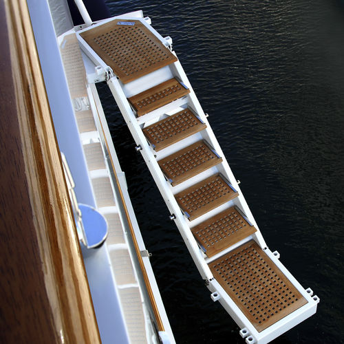 船用梯子 - NV | SuperYacht Accessories - 用于游艇 / 侧面 / 旋转