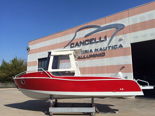 舷外休闲钓鱼船 - 700 MAX - NAUTICA CANCELLI CESARE - 舵手室 / 铝制 / 日光浴