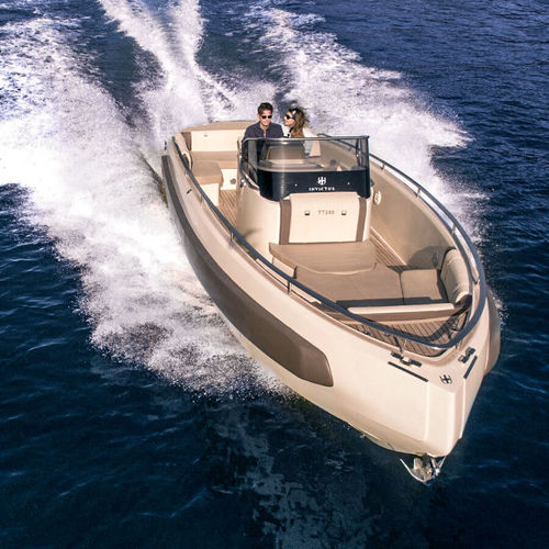 舷内敞开艇 - TT280 - Invictus Yacht - 柴油 / 中央控制台 / 最多容纳 8 人