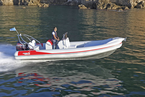 舷外充气艇 - MV 770  - MVMARINE SRL  - 半硬式 / 中央控制台 / 开放式
