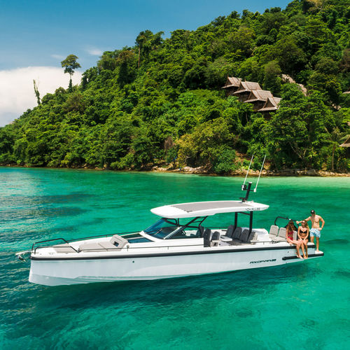 舷外敞开艇 - 37 Sun-Top - Axopar Boats Oy - 双引擎 / 中央控制台 / 软顶