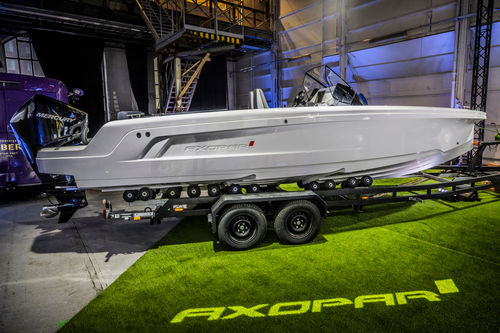 舷外敞开艇 - 22 Spyder - Axopar Boats Oy - 中央控制台 / 最多容纳 7 人 / 日光浴
