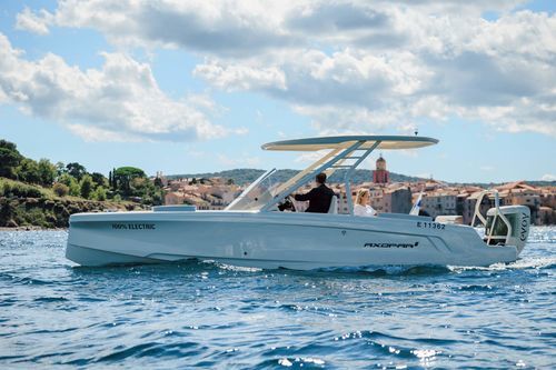 舷外敞开艇 - AX/E 22 - Axopar Boats Oy - 电动 / 阶式艇壳 / 中央控制台