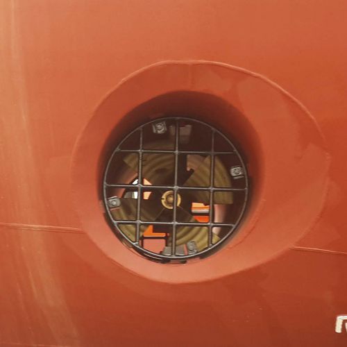 艏柱推进器- BWT/E - YMV CRANE AND WINCH SYSTEMS - 船尾/ 隧道