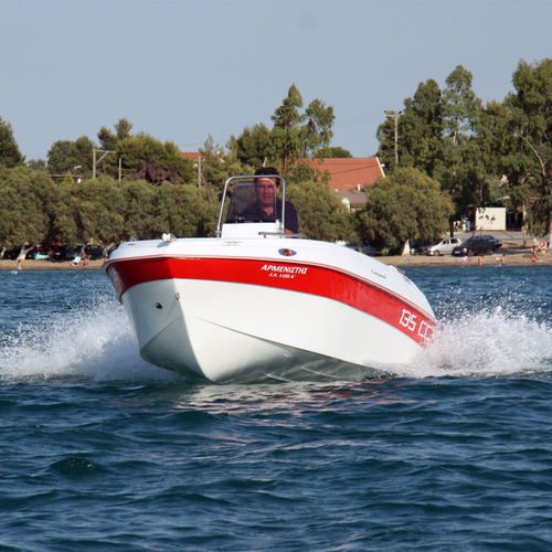 舷外敞开艇 - 135cc - Compass Boats - 中央控制台 / 钓鱼运动 / 最多容纳 4 人