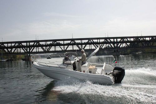 舷外敞开艇 - Navajo 23 - Ferrario Nautica - 最多容纳 8 人 / 带驾驶室