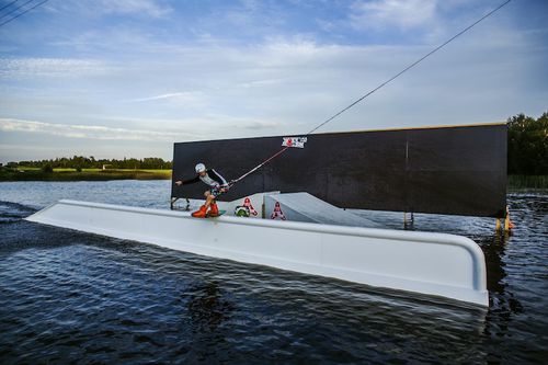 漂浮式花式滑水坡道 - Snow & Wakeboard Solutions LLC
