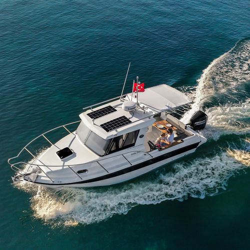 舷内舱房游艇 - GOBY 230 - MERCAN YACHTING - 封闭式驾驶舱 / 玻璃纤维 / 最多容纳 6 人