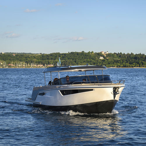 舷内敞开艇 - 28  - ALFASTREET YACHTS - 滑行船身 / 侧边控制台 / 硬顶
