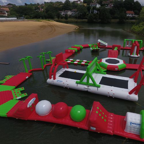 床垫水上玩具 - Balls  - AQUAZONE parc aquatique - 平台 / 平衡木 / 跳远