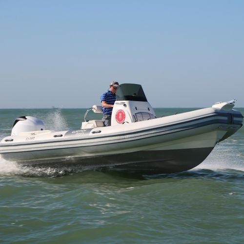 舷外充气艇 - W6 - Wimbi Boats Ltd - 半硬式 / 中央控制台 / 开放式