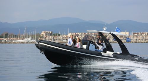 舷外充气艇 - W10 - Wimbi Boats Ltd - 双引擎 / 半硬式 / 中央控制台