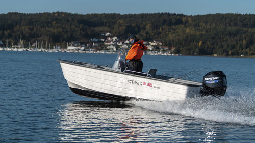 舷外敞开艇 - 535 PRO - Sting Boats Europe - 侧边控制台 / 钓鱼运动 / 最多容纳 8 人