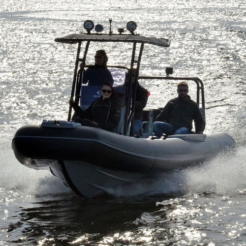 舷外充气艇 - V650 - GALA MARINE INTERNATIONAL In - 半硬式 / 中央控制台 / 开放式