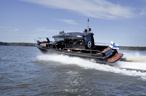舷内快艇 - BY30 - Brizo Yachts - 双引擎 / 舵手室 / 带驾驶室