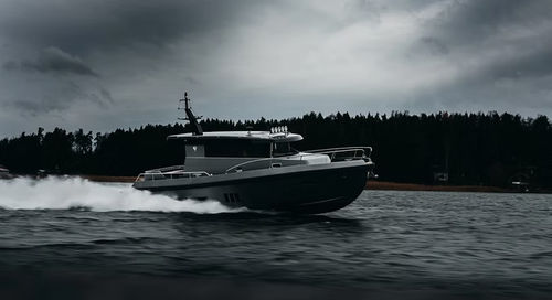 舷内快艇 - BY42 - Brizo Yachts - 硬顶 / 带驾驶室 / 传统型