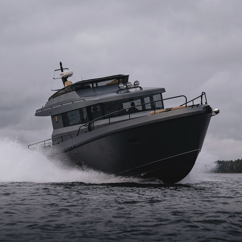 舷内快艇 - BY50 FLY - Brizo Yachts - 双引擎 / 飞桥 / IPS POD