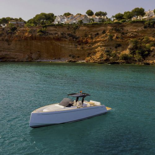 舷内快艇 - Pardo 38 - Pardo Yachts - 双引擎 / 开放式 / 中央控制台