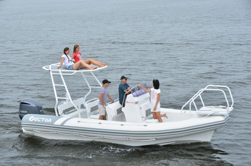 舷外充气艇 - RIB 650 - Vector Inflatables - RIB / 中央控制台 / 潜水