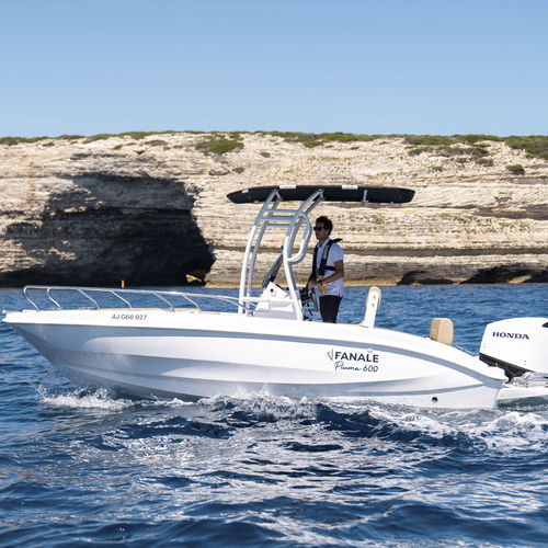 舷外敞开艇 - PIUMA 600 - Fanale Marine - 中央控制台 / 最多容纳 7 人 / 日光浴